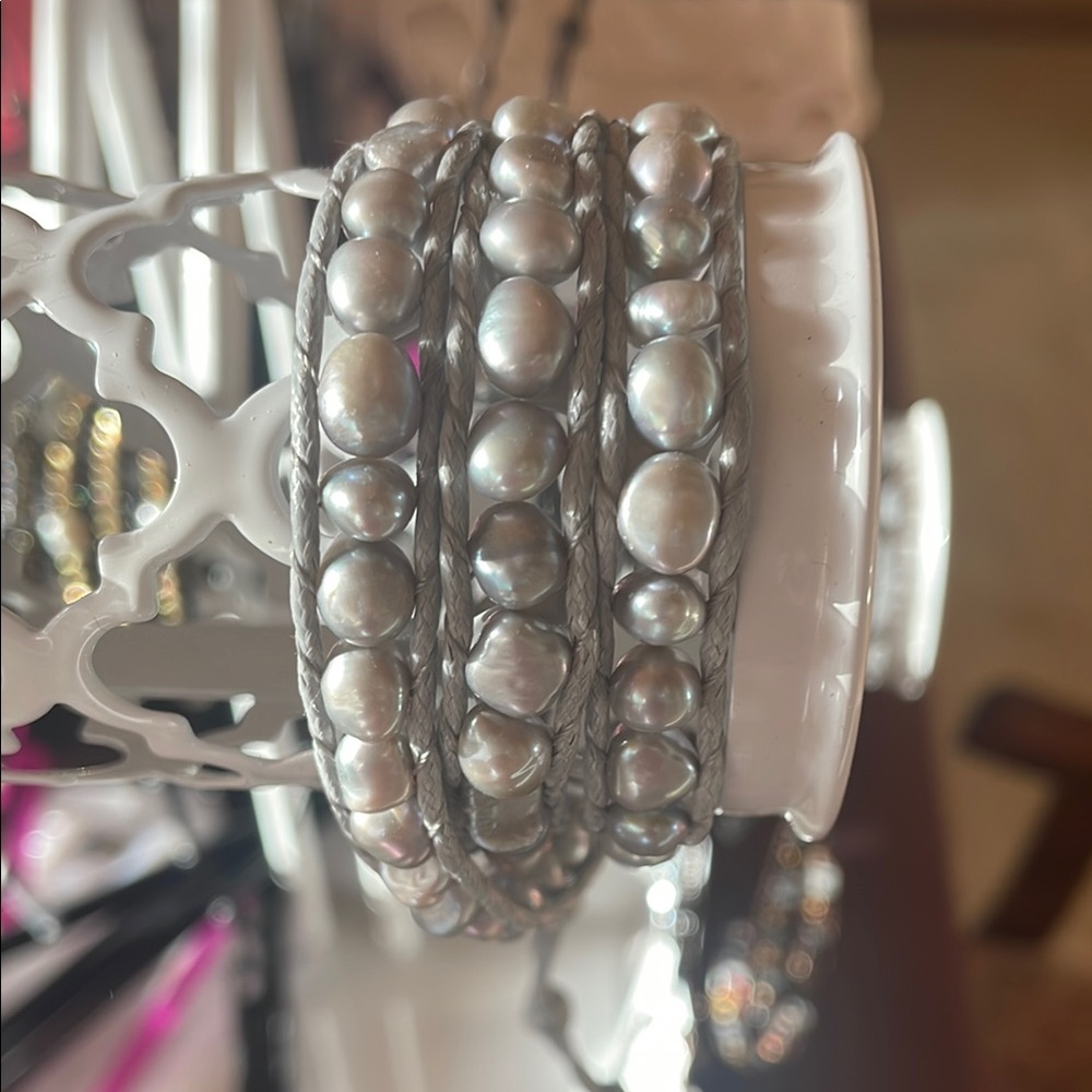 Cream and Silver Hair Accessories with Elegant Design